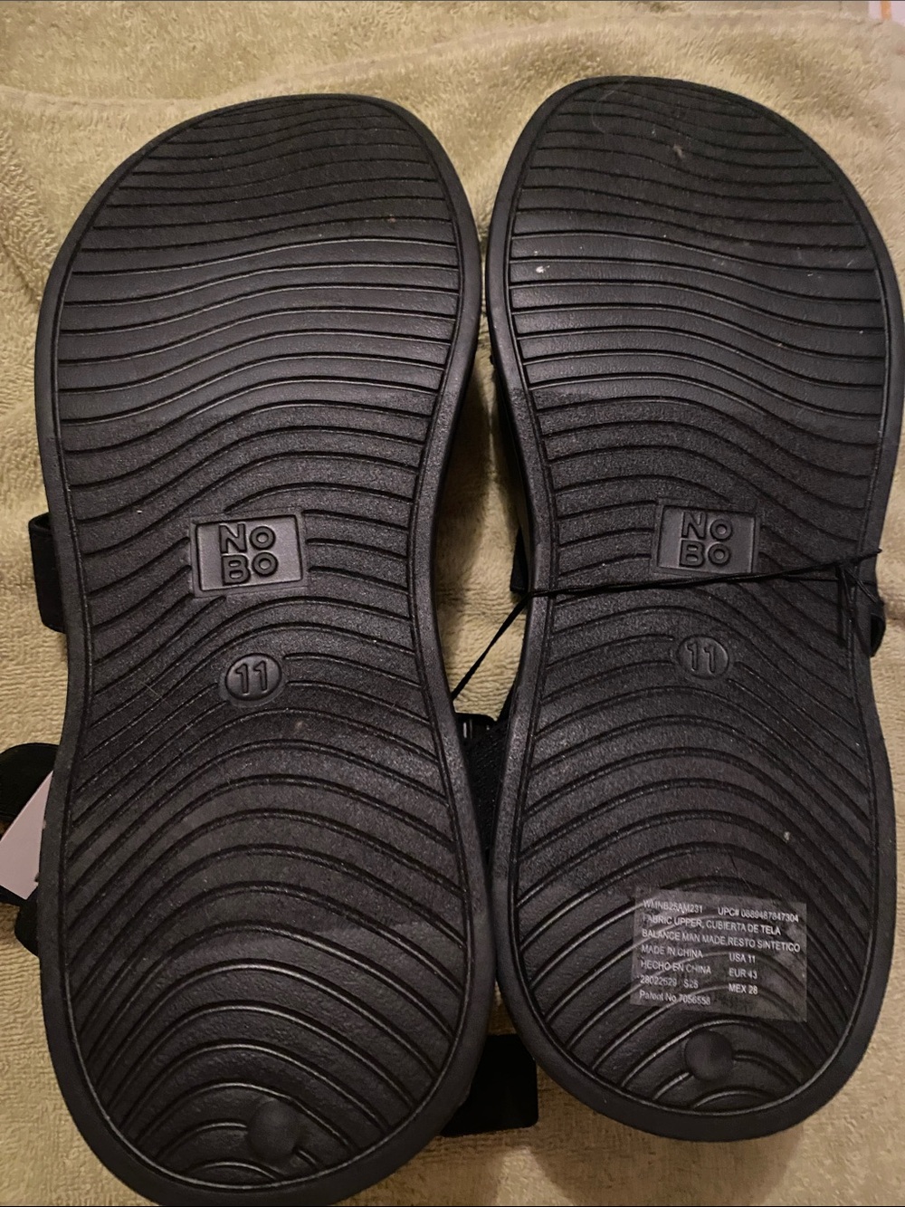 No Boundaries Black Elastic Strap Sandals - Picture 5 of 6